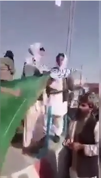 جمع‌آوری پرچم‌های عزاداری محرم به‌دست طالبان