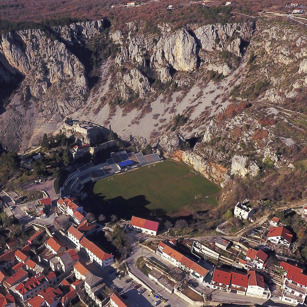 زمین فوتبال جالب در کرواسی +عکس