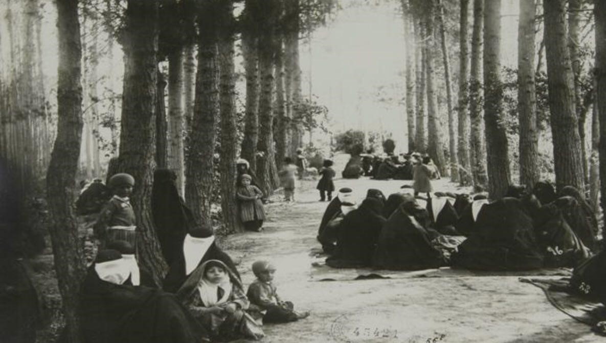 سیزده به در، اواخر دوره قاجار  +عکس

