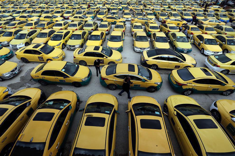 اعتصاب گسترده رانندگان تاکسی در اردن +عکس