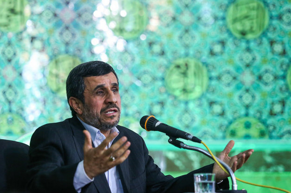 نگرانی احمدی ‌نژاد برای زلزله‌زدگان  سی‌سخت +عکس