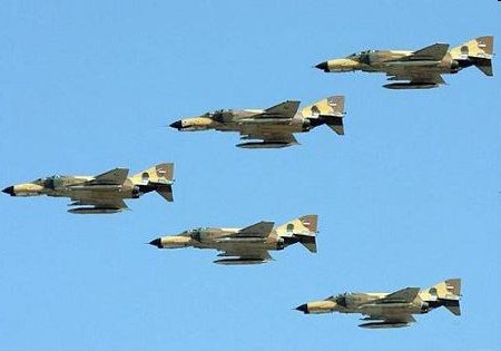 پرواز هواپیماهای شکاری-بمب‌افکن ارتش درمرزهای غرب 