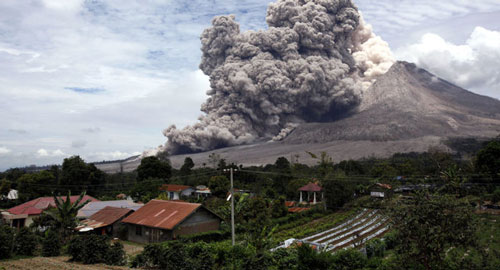 فوران کوه آتشفشانی در ژاپن +عکس