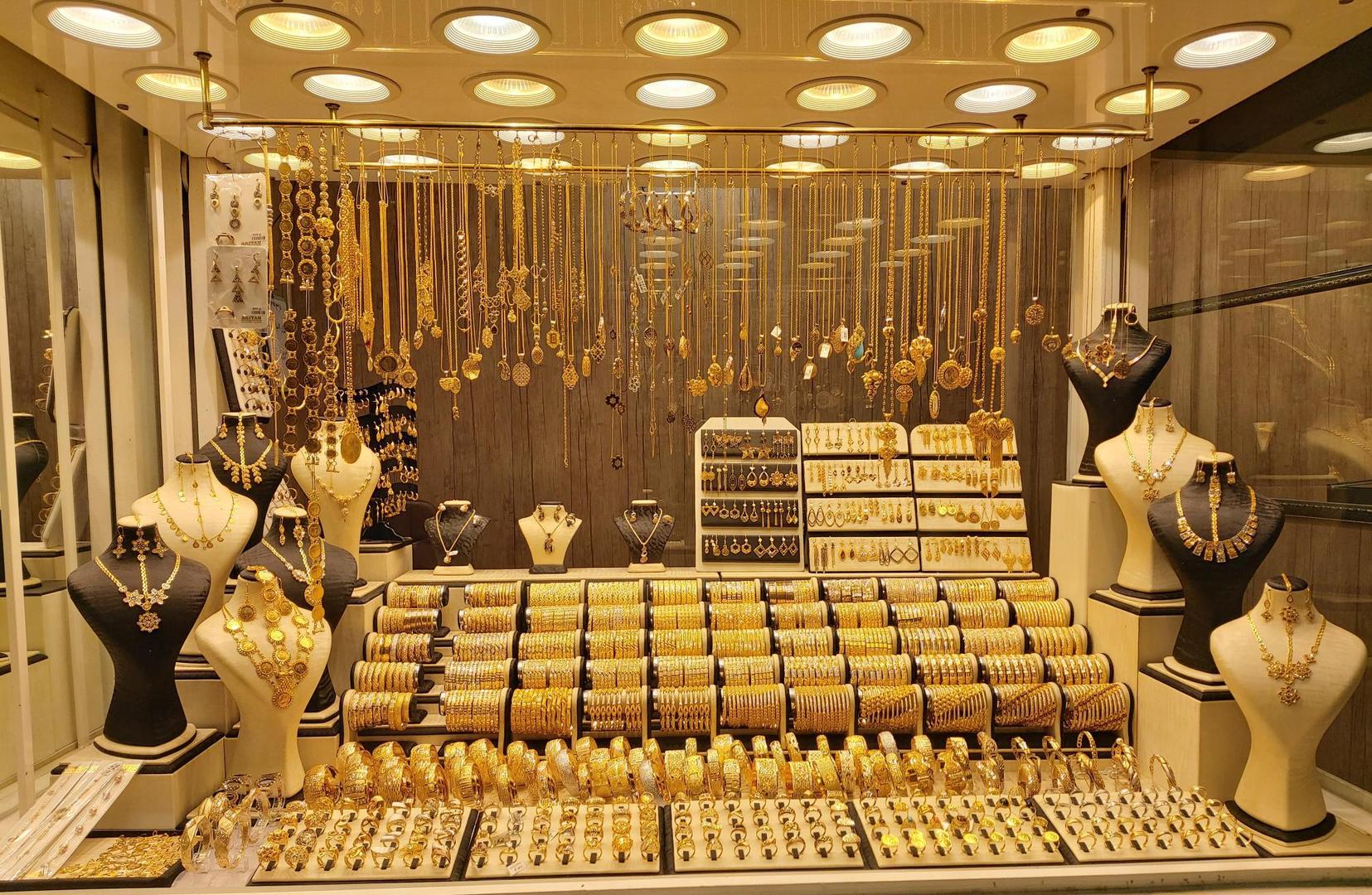 قیمت طلا امروز بیست و پنج مهر ماه در بازار (مثقال ۱۸ عیار، طلا گرم ۱۸ عیار)