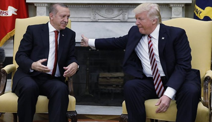 خوشحالی ترامپ از کاهش ارزش لیر ترکیه در برابر دلار
