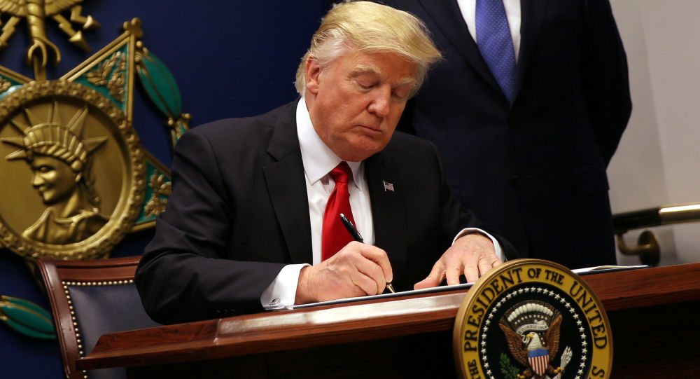 ترامپ فرمان «آمریکایی بخر، آمریکایی استخدام کن» را امضا کرد