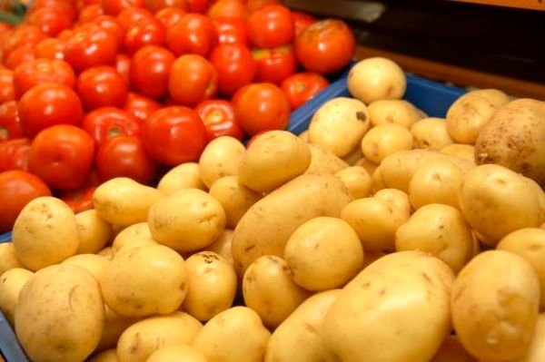 سیب‌زمینی و گوجه باز هم ارزان می‌شود؟/ کاهش 41درصدی قیمت سیب زمینی و 17درصدی گوجه نسبت به ابتدای مهر