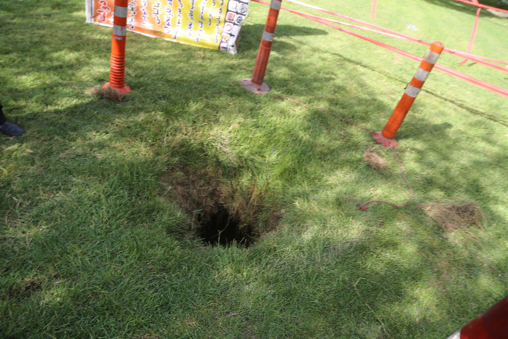 توضیح شهرداری درباره سقوط مرگبار کودک ۴ ساله در چاه ۵۰ متری؛ حفره محل حادثه به یکباره ایجاد شده!