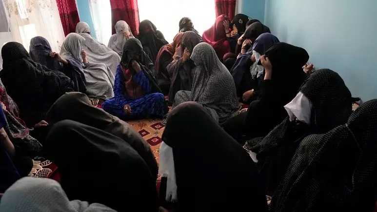 شلاق طالبان بر سر و جان دانشجویان دختر