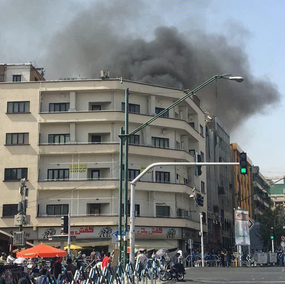 آتش سوزی مجتمع کامپیوتر در خیابان ولیعصر +عکس