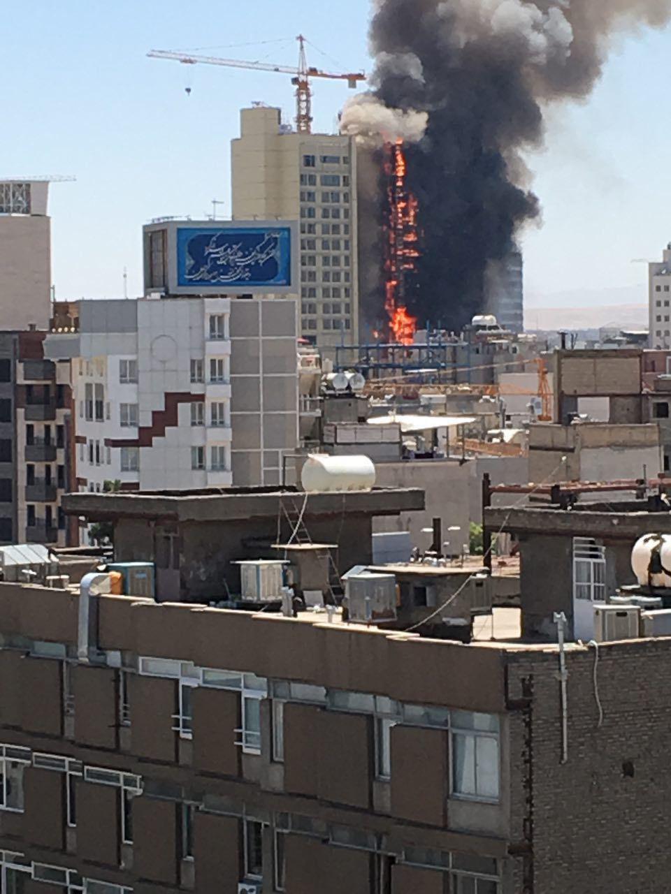 آتش‌سوزی یک هتل در مشهد مقدس +عکس