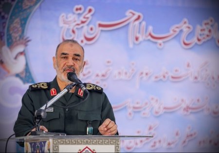 سردار سلامی: هیچکس نمی‌تواند موشک‌ها را از ایران بگیرد