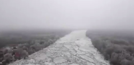 رودخانه یخ زده در مجارستان +فیلم