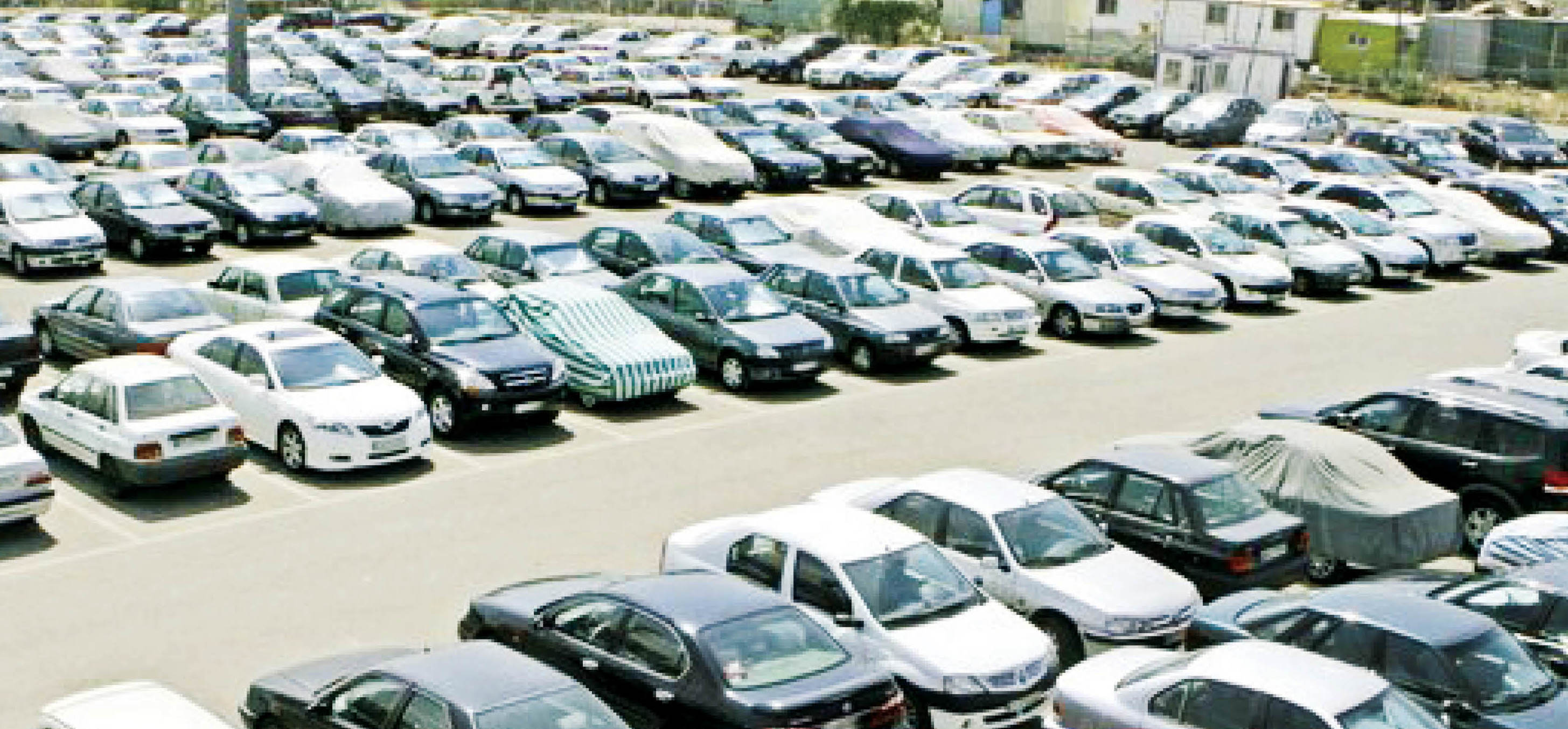 انباشت ۱۴۰ هزار خودرو در پارکینگ خودروسازان