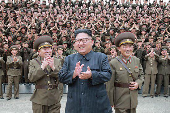 رهبر کره شمالی در جشن پرتاب موشک بالستیک +عکس