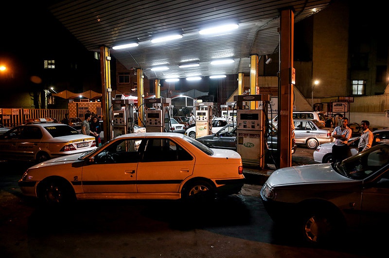 هجوم مردم مهران برای خرید بنزین +فیلم