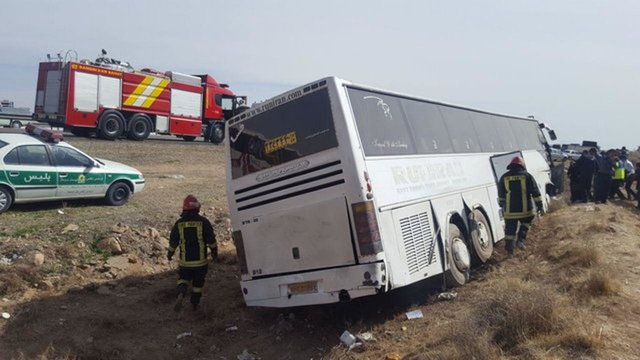 واژگونی یک دستگاه اتوبوس در محور شیراز