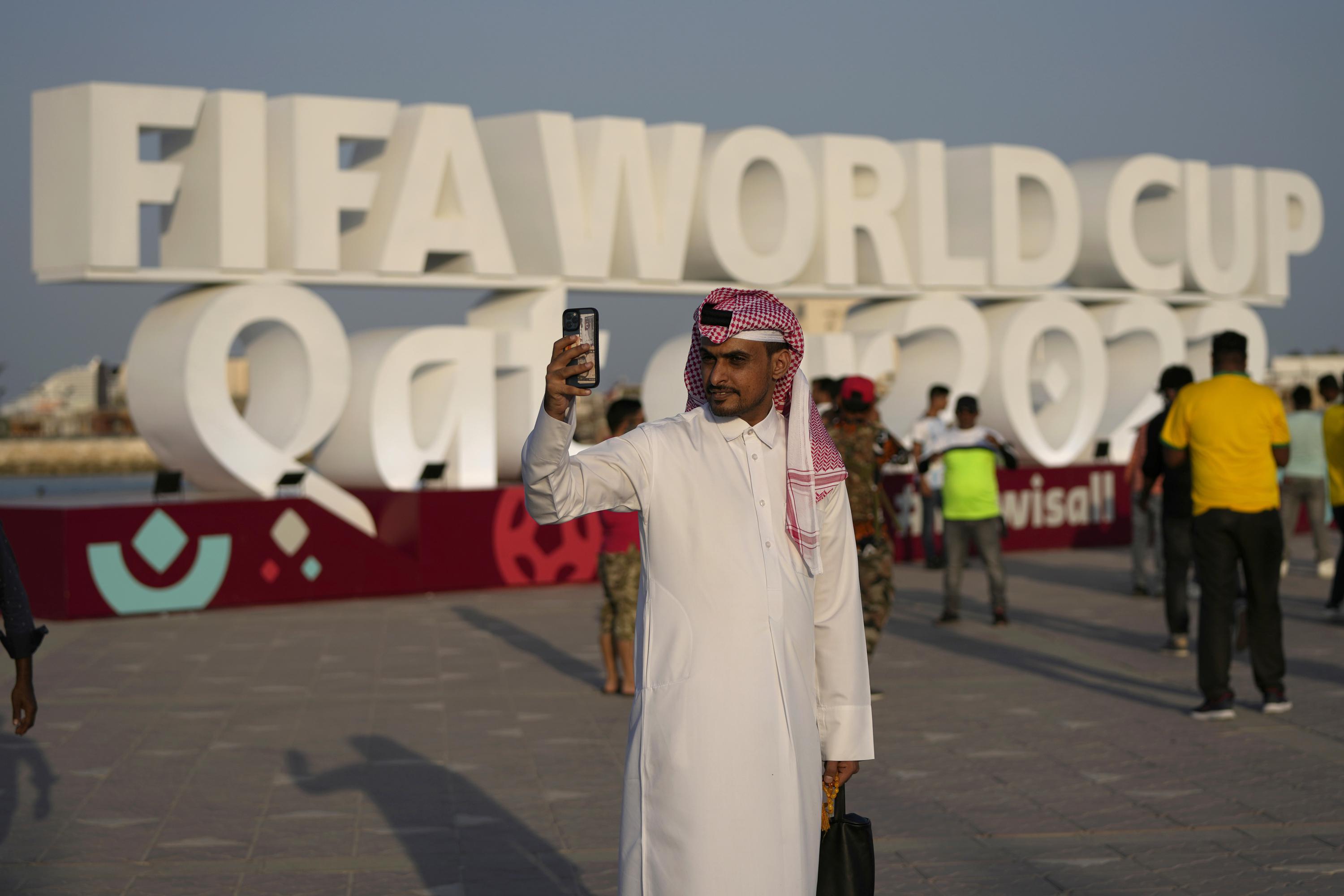 بیهوش شدن خبرنگار قطری در پخش زنده + فیلم