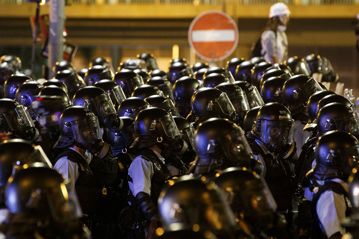 درگیری شدید معترضان هنگ کنگ با پلیس +فیلم
