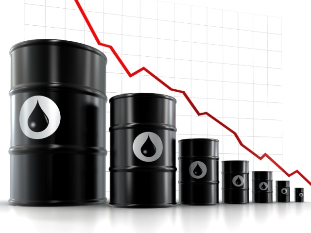 قیمت نفت برخلاف پیش بینی‌ها کاهش یافت