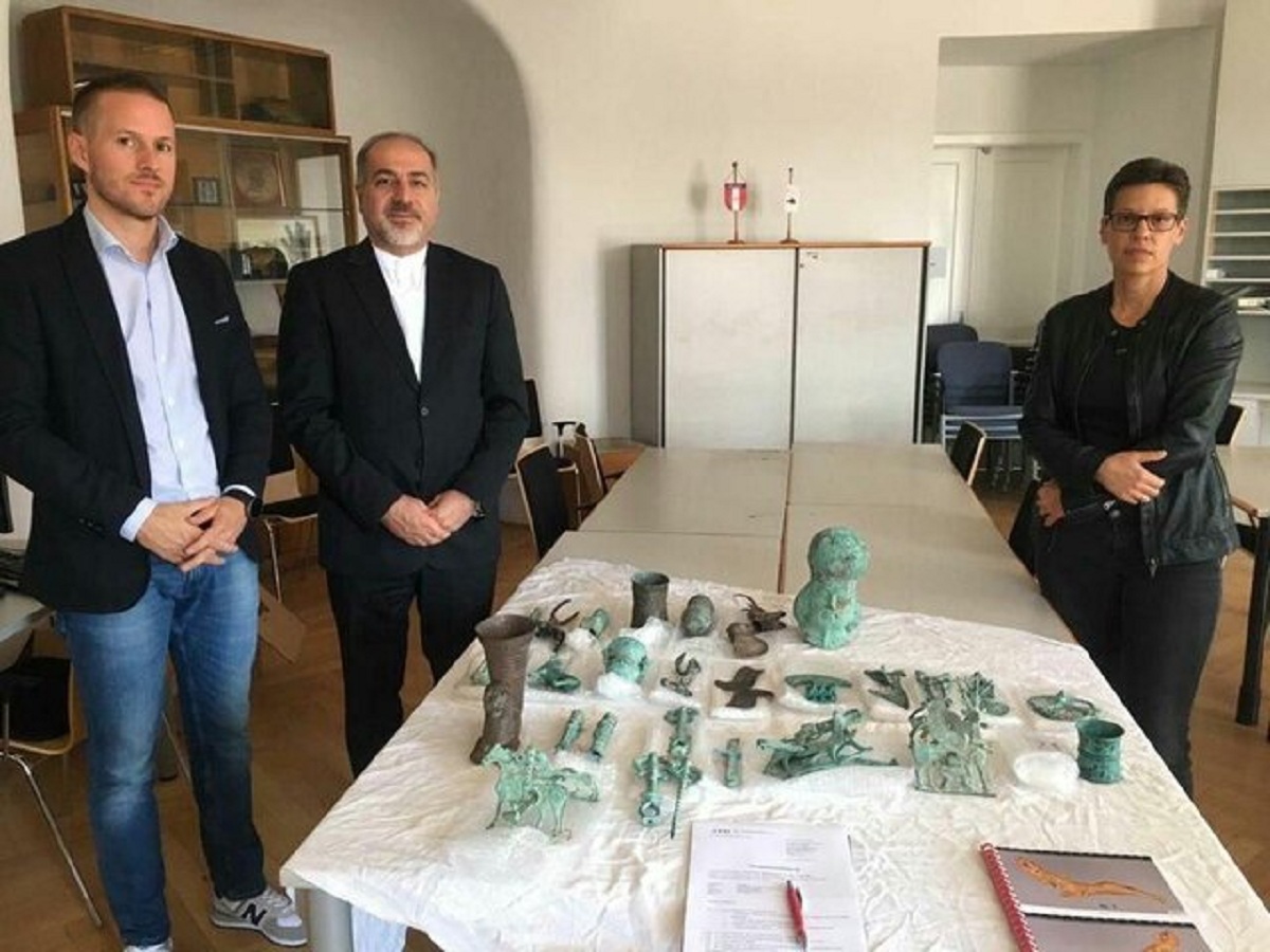 استرداد اشیاء باستانی قاچاق شده به نماینده ایران در وین