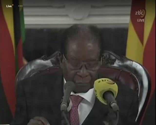 موگابه: به کارم ادامه می‌دهم