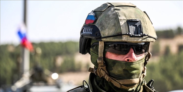 سلفی یک سرباز روسی هنگام شلیک موشک های روسیه به سمت اوکراین