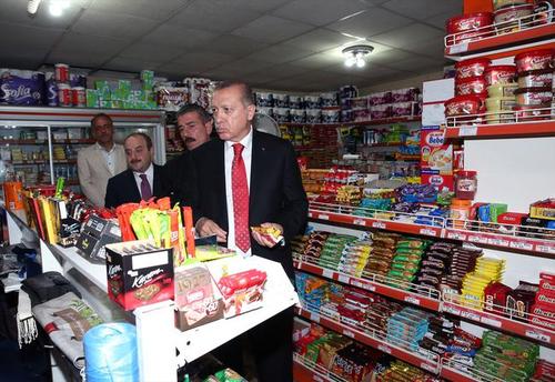 اردوغان در حال خرید از بقالی +عکس