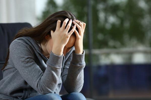 از کجا بدانیم افسرده هستیم یا غمگین؟