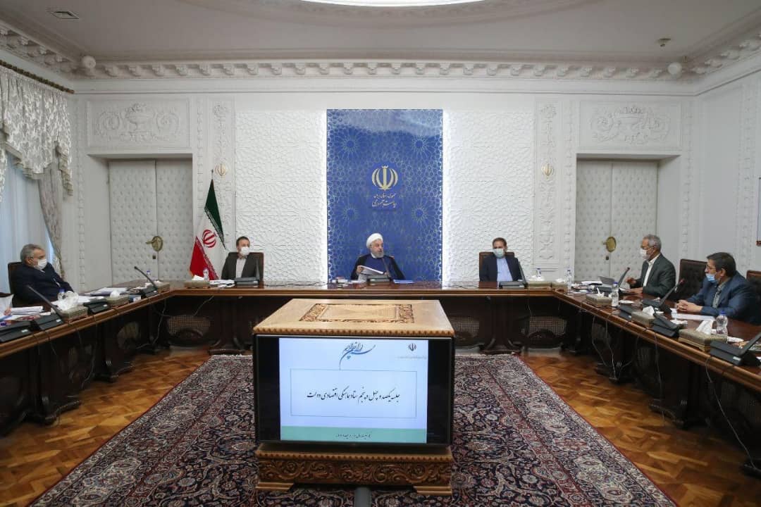 روحانی: بانک مرکزی متخلفان ارزی را به مردم معرفی کند/ کنترل قیمت‌ کالاها ضروری است