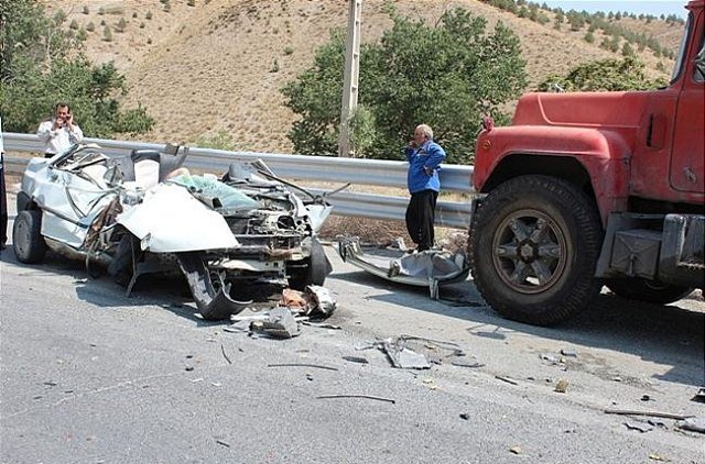 
۵ کشته در تصادف کامیون و پراید +عکس