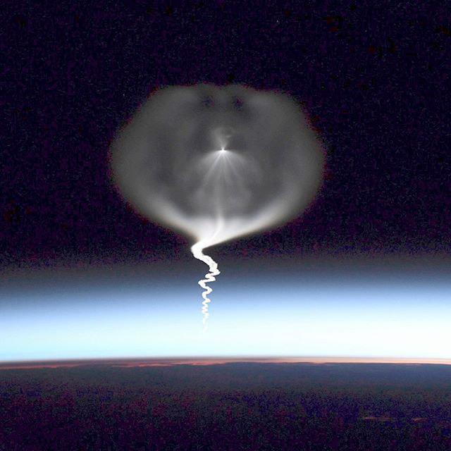 تصویر خیره‌کننده از لحظه پرتاب سفینه به فضا