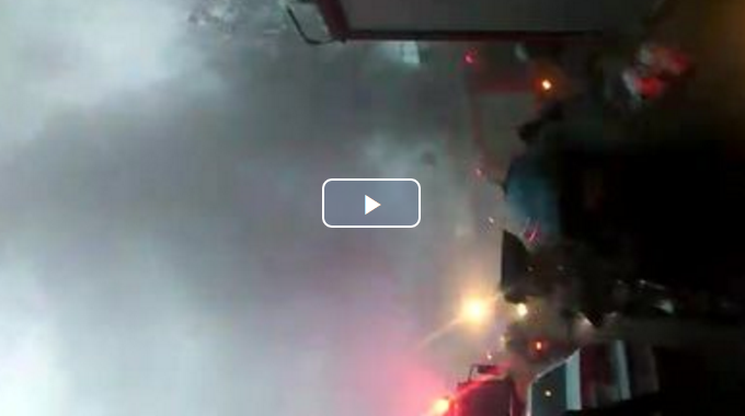 آتش سوزی مهیب در انبار لوازم خانگی در خیابان ۱۷ شهریور تهران +فیلم
