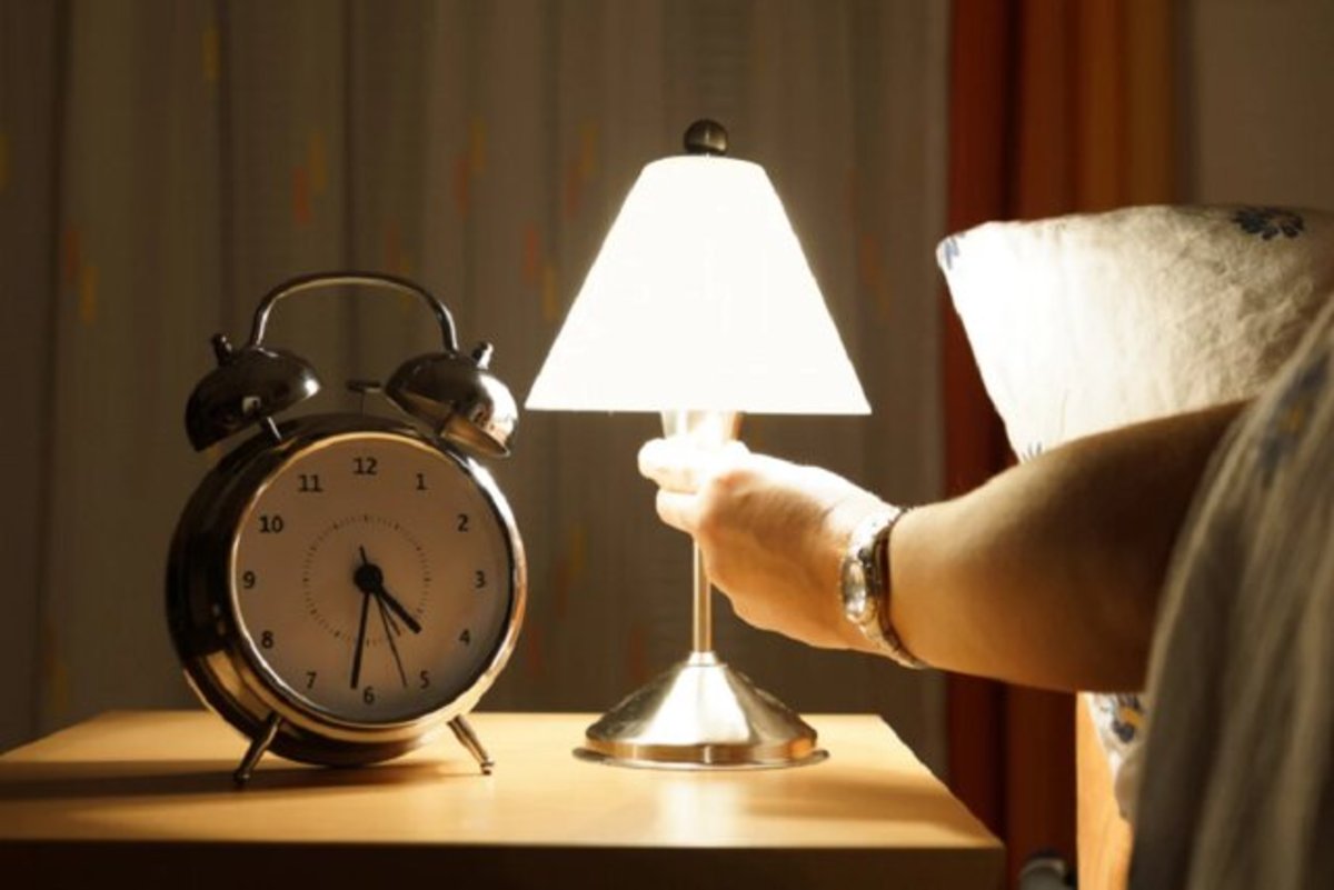 خوابیدن با چراغ روشن چه مضراتی دارد؟