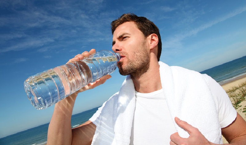 نوشیدن آب روی کاهش وزن تاثیر دارد؟