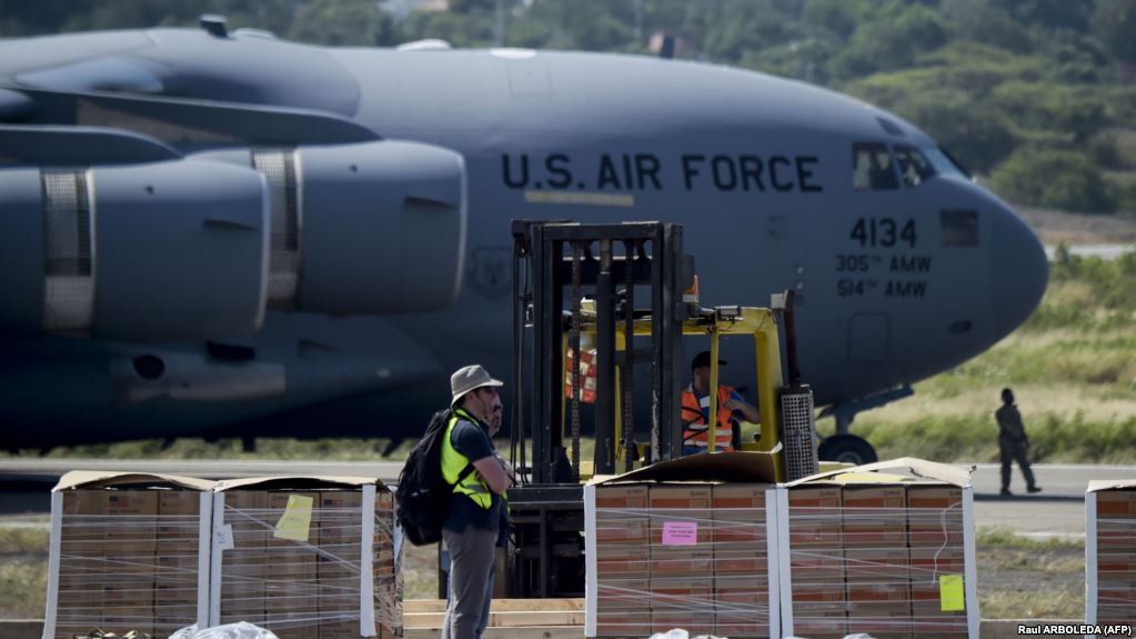 هواپیمای نظامی آمریکا در مرز کلمبیا با ونزوئلا بر زمین نشست +فیلم