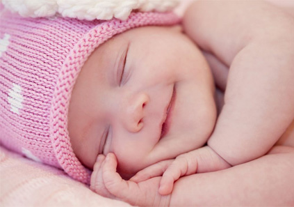 علت خنده نوزاد در خواب چیست؟ حقایق جالب