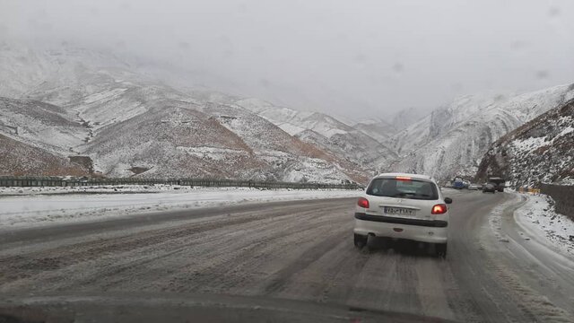 پیش بینی بارش برف و باران در جاده‌های ٢٥ استان