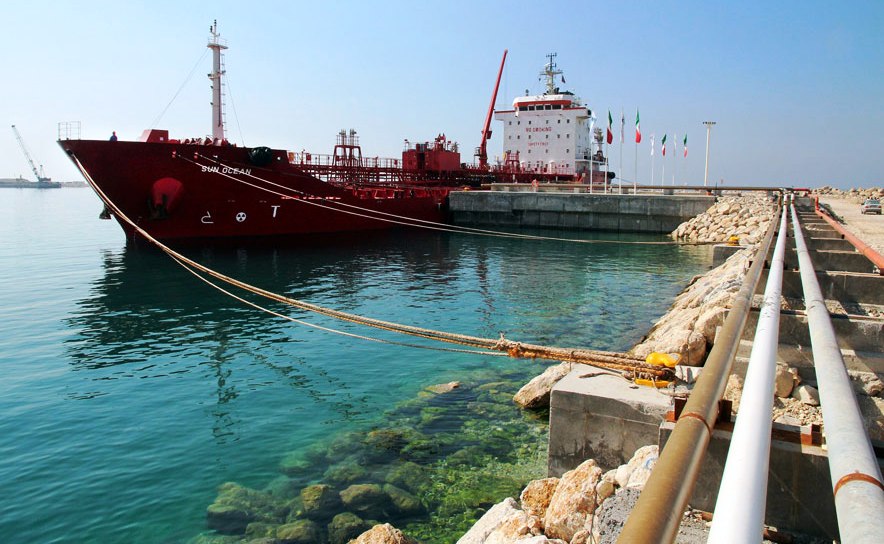 کاهش صادرات نفت ایران در ماه جاری