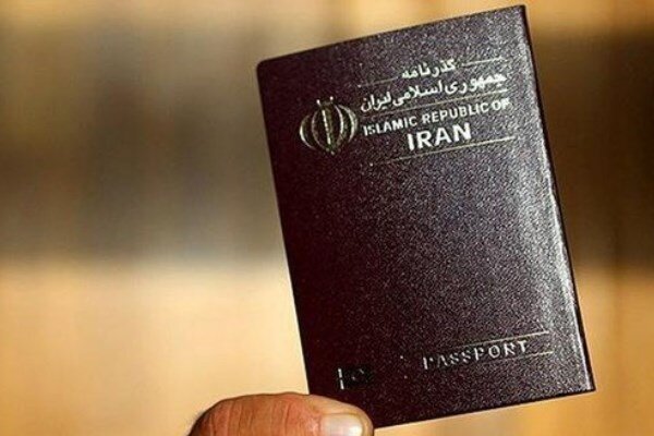 برای تمدید گذرنامه، چه مدارکی را باید همراه خود به دفاتر پلیس ۱۰+ ببرید
