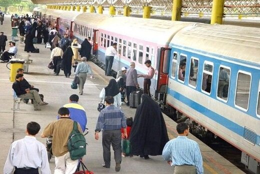 حبس ۱۲ ساعته مسافران در قطار تهران - مشهد