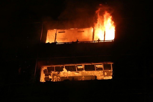 آتش‌سوزی مهیب ۴ باب منزل مسکونی در رشت