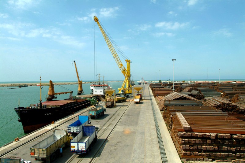 صادرات غیرنفتی از بندر امیرآباد سرعت می‌گیرد