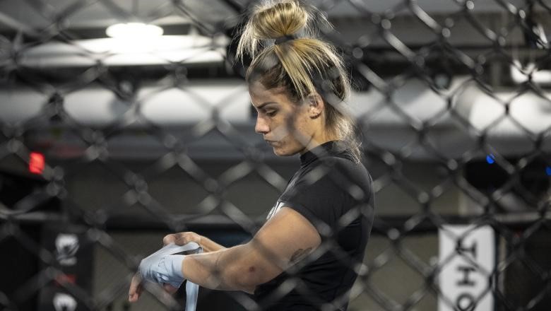 اولین زن مبارز UFC با بیت کوین حقوق می گیرد