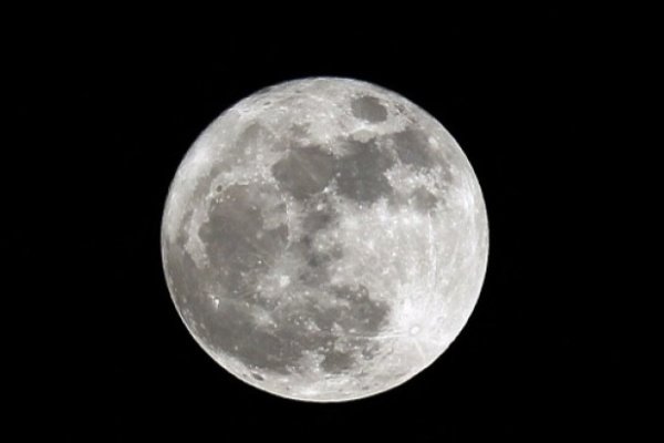 ماه برفی امشب را از دست ندهید / امکان مشاهده آخرین «ریز ماه» سال