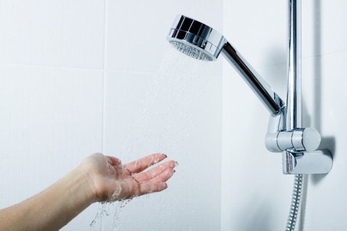 چرا تمیز نکردن دوش حمام برای سلامتی خطرناک است؟