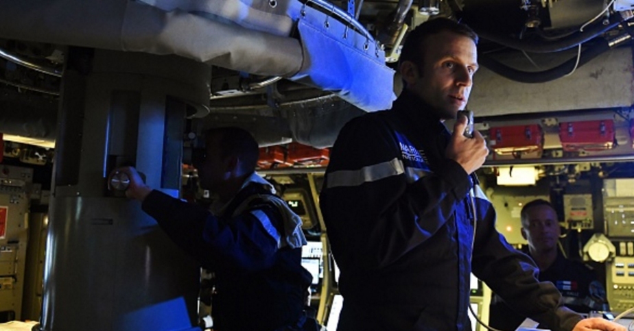 امانوئل مکرون در زیردریایی اتمی مخوف +تصاویر