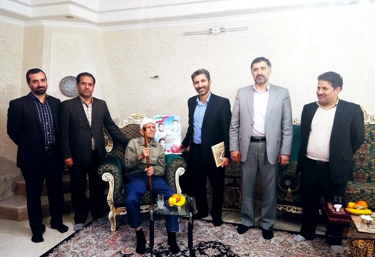 دیدار اعضای شورای ایثارگران بانک ملت با خانواده شهیدان سرافراز غضنفری