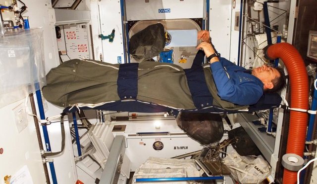تجربیات جالب فضانوردان از زندگی در فضا