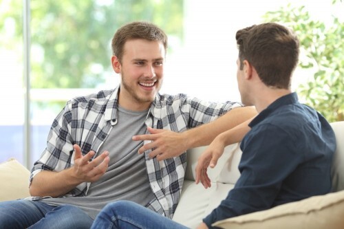 ۶ ترفند افراد باهوش برای جذب دیگران حین مکالمه